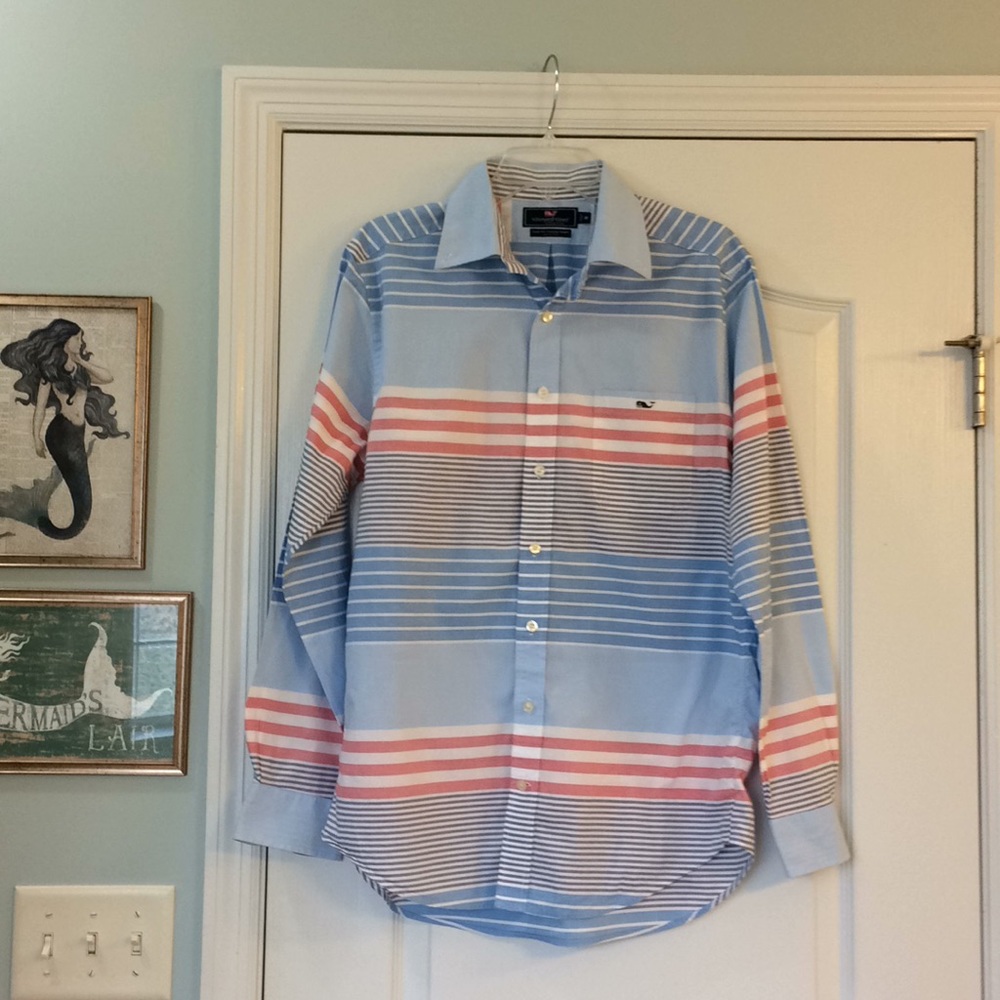 Medium Vineyard vines tucker button-down